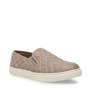 Steve Madden ECENTRCQ nude quilted leather Slip On
